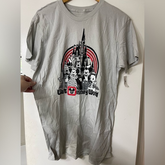 NWT Walt Disney World Gray T-Shirt - Picture 3 of 6